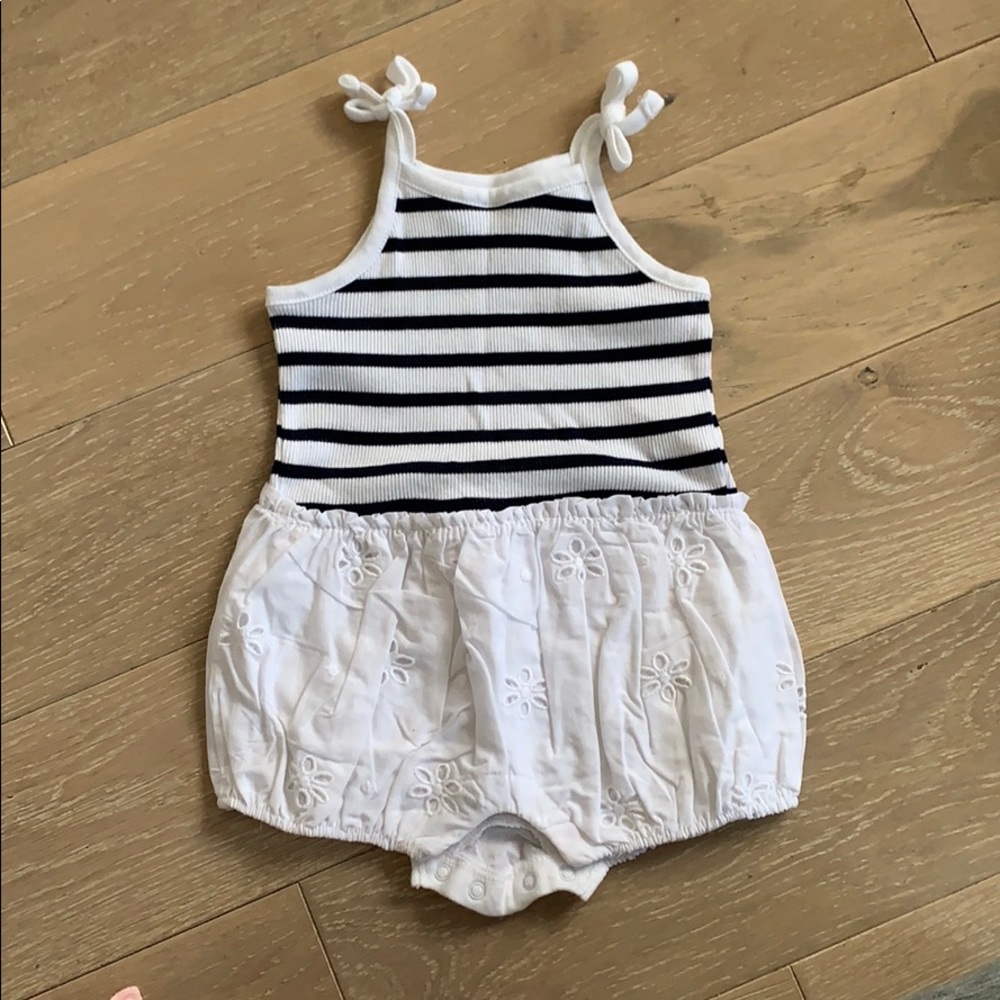 Ruffle bodysuits s 0-3pink and 3-6white romper0-3 - Picture 4 of 5